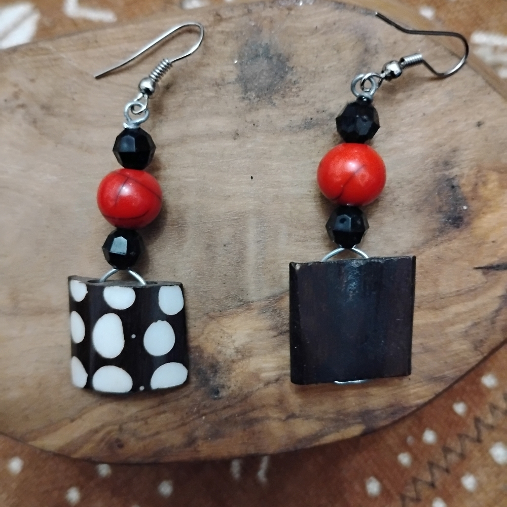 African Culture Black Onyx and Bone White Polka Dot Earrings w/Red ♥️ Beads - Picture 2 of 2